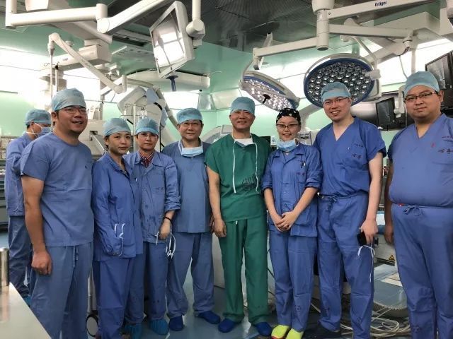 葛均波院士团队完成全球首例经心尖二尖瓣夹合手术