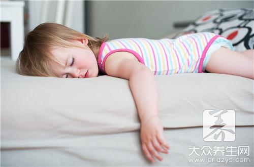 小孩大便有血挂什么科?